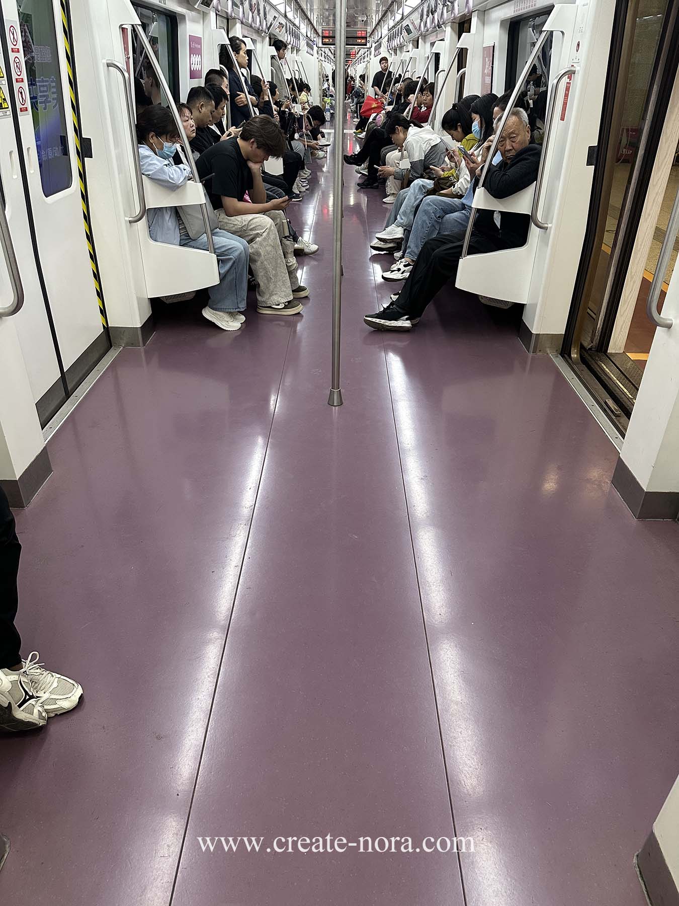 西安地铁诺拉橡胶地板照片6